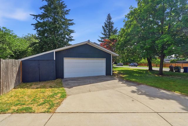 2205 E 49th Ave, Spokane, WA 99223