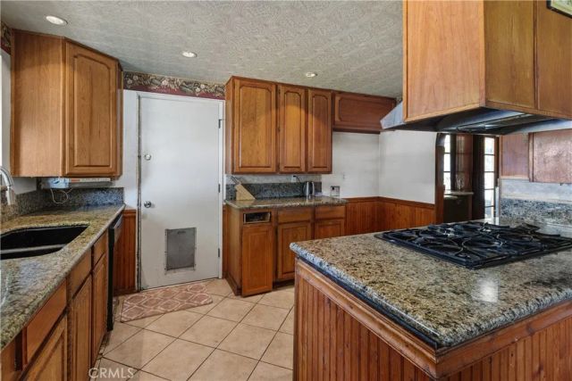 726 W Hacienda, Corona, CA 92882