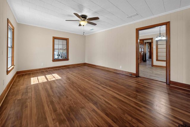 404 Rogers Ave, Henderson, TX 75654