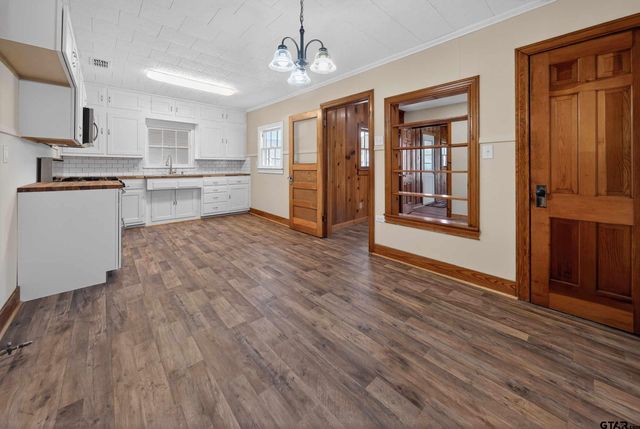 404 Rogers Ave, Henderson, TX 75654