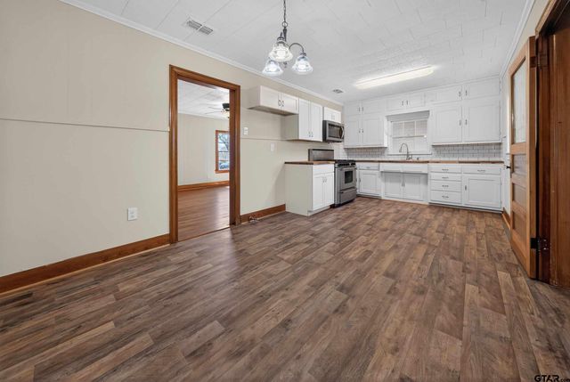 404 Rogers Ave, Henderson, TX 75654