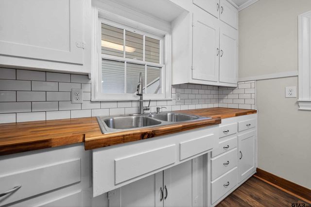 404 Rogers Ave, Henderson, TX 75654