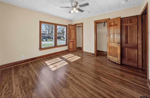 404 Rogers Ave, Henderson, TX 75654