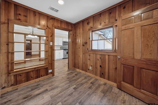 404 Rogers Ave, Henderson, TX 75654