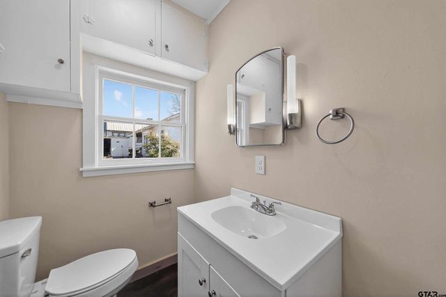 404 Rogers Ave, Henderson, TX 75654