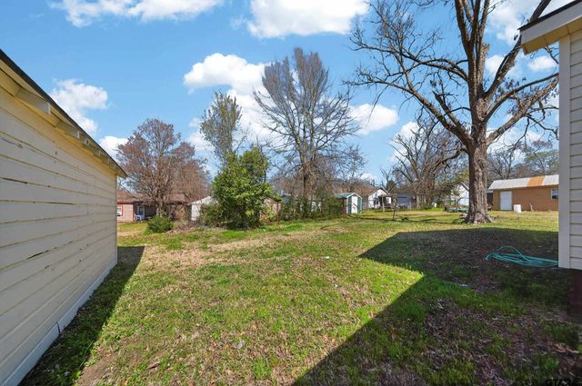 404 Rogers Ave, Henderson, TX 75654