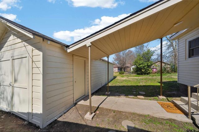 404 Rogers Ave, Henderson, TX 75654