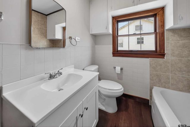 404 Rogers Ave, Henderson, TX 75654