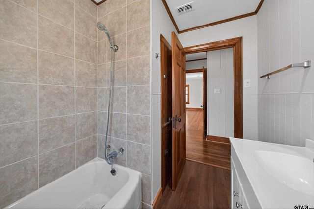 404 Rogers Ave, Henderson, TX 75654