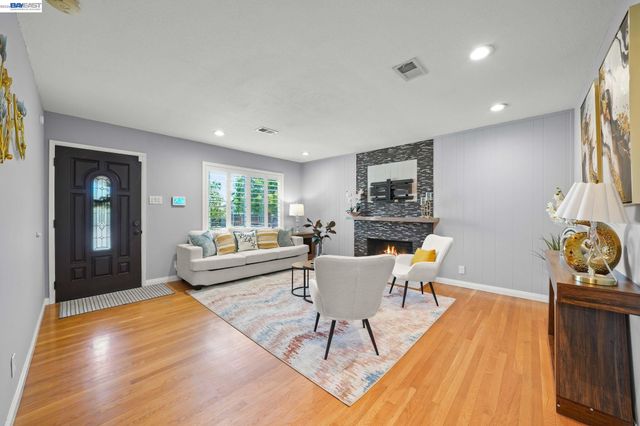 1435 Bouret Dr, San Jose, CA 95118