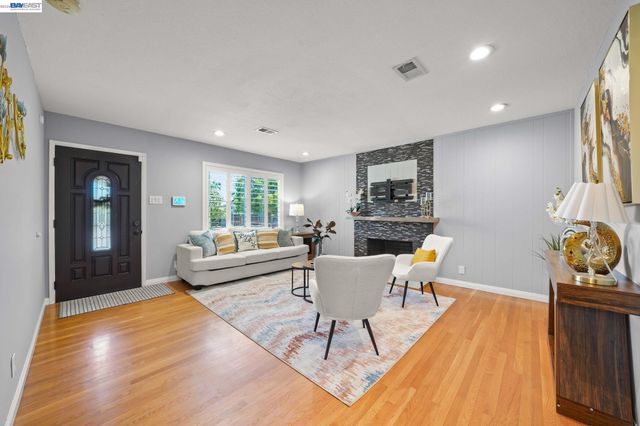 1435 Bouret Dr, San Jose, CA 95118