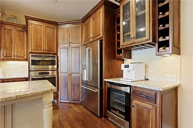 9702 Shady Bend Circle, Lenexa, KS 66227