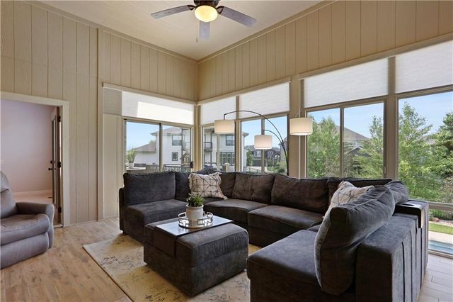 9702 Shady Bend Circle, Lenexa, KS 66227