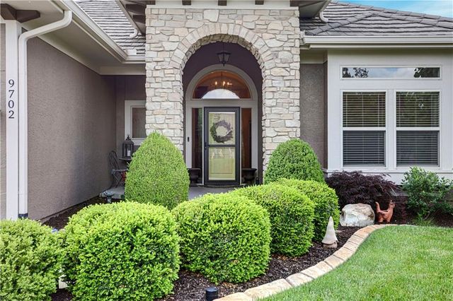 9702 Shady Bend Circle, Lenexa, KS 66227