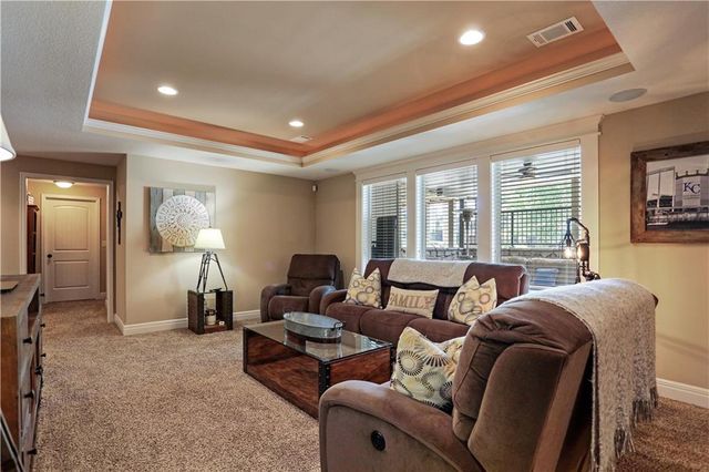 9702 Shady Bend Circle, Lenexa, KS 66227