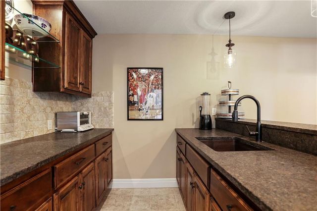 9702 Shady Bend Circle, Lenexa, KS 66227