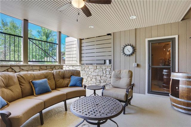 9702 Shady Bend Circle, Lenexa, KS 66227