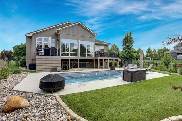 9702 Shady Bend Circle, Lenexa, KS 66227