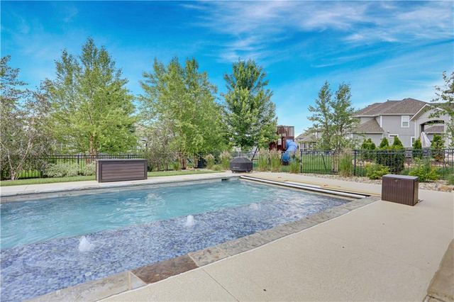 9702 Shady Bend Circle, Lenexa, KS 66227
