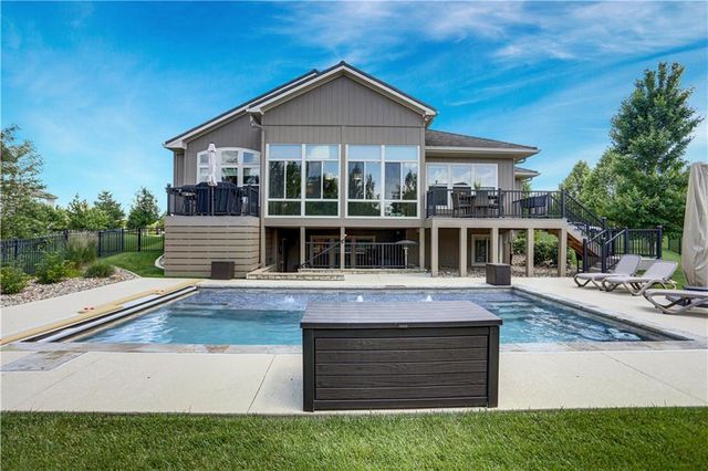 9702 Shady Bend Circle, Lenexa, KS 66227