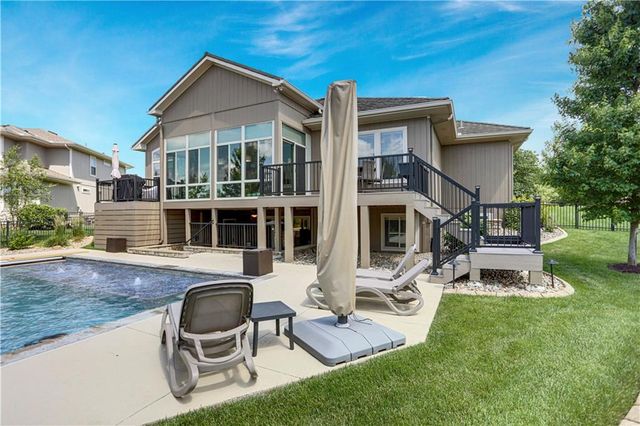 9702 Shady Bend Circle, Lenexa, KS 66227