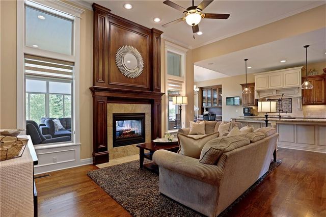 9702 Shady Bend Circle, Lenexa, KS 66227