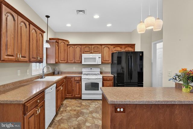 717 HEATHER RDG, Manheim, PA 17545