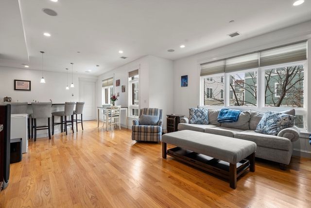 350 West 2nd St 1, Boston, MA 02127