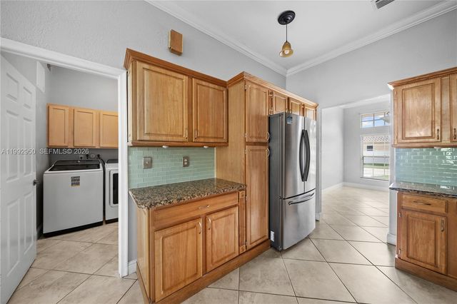 1154 NW 183rd Ter, Pembroke Pines, FL 33029