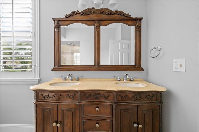 1154 NW 183rd Ter, Pembroke Pines, FL 33029