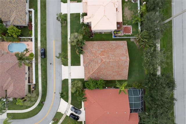 1154 NW 183rd Ter, Pembroke Pines, FL 33029