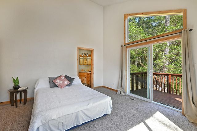 490 W Pickett Creek Road, Grants Pass, OR 97527