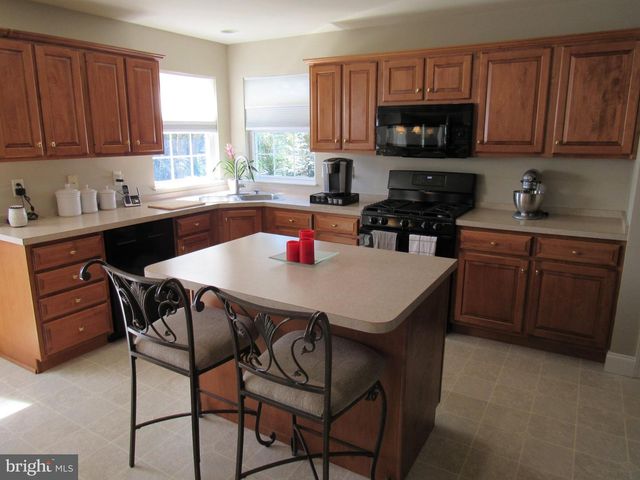 1214 STONEHENGE DR, Reading, PA 19606
