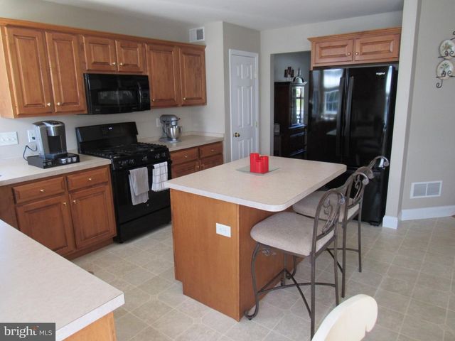 1214 STONEHENGE DR, Reading, PA 19606