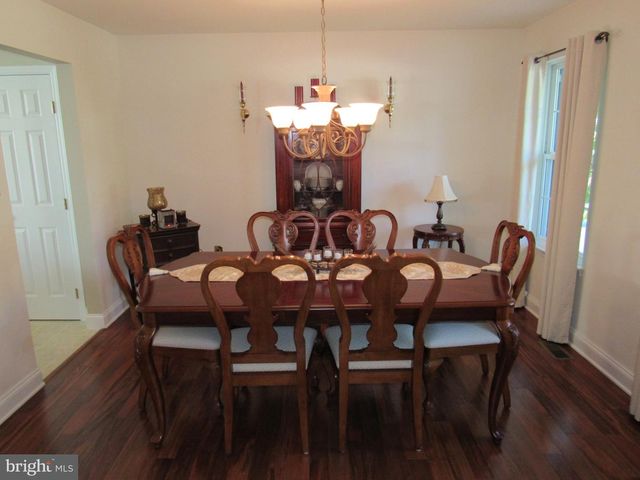 1214 STONEHENGE DR, Reading, PA 19606