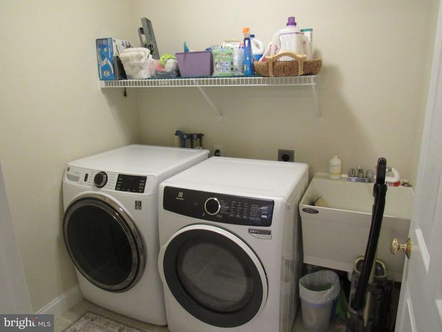 1214 STONEHENGE DR, Reading, PA 19606