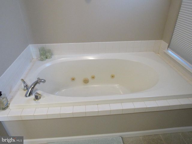 1214 STONEHENGE DR, Reading, PA 19606