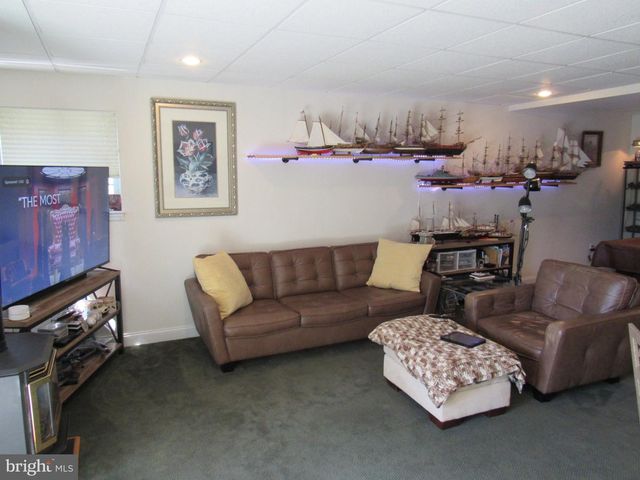 1214 STONEHENGE DR, Reading, PA 19606