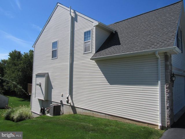 1214 STONEHENGE DR, Reading, PA 19606