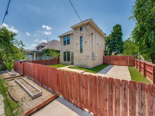 2709 Pennsylvania Avenue, Dallas, TX 75215