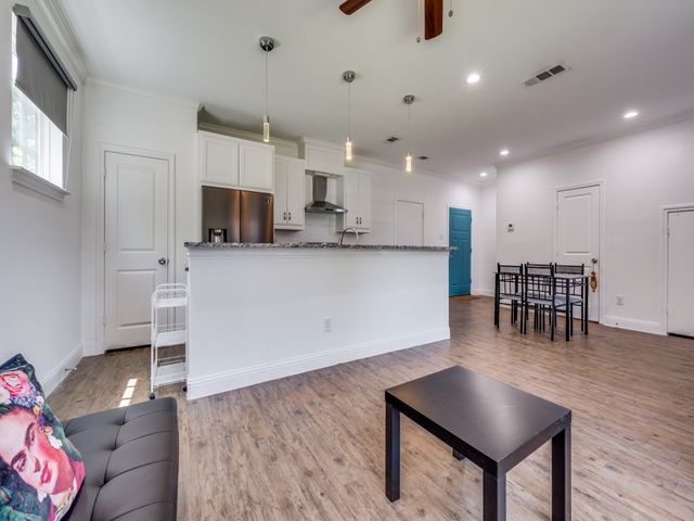 2709 Pennsylvania Avenue, Dallas, TX 75215