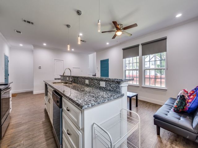 2709 Pennsylvania Avenue, Dallas, TX 75215