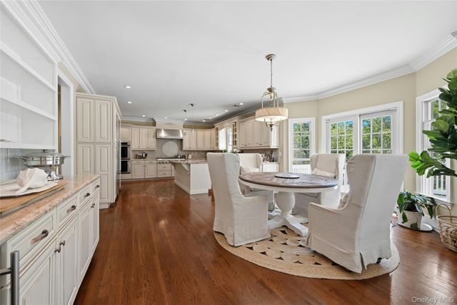 1330 Ridge Road, Laurel Hollow, NY 11791