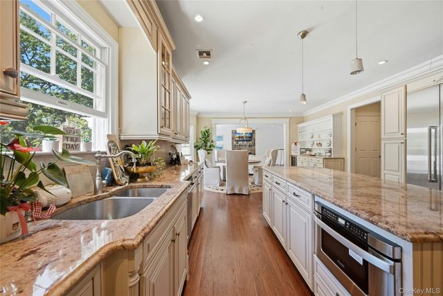 1330 Ridge Road, Laurel Hollow, NY 11791
