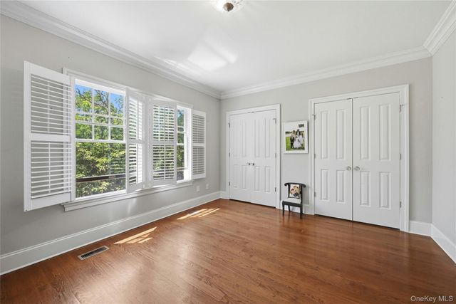 1330 Ridge Road, Laurel Hollow, NY 11791