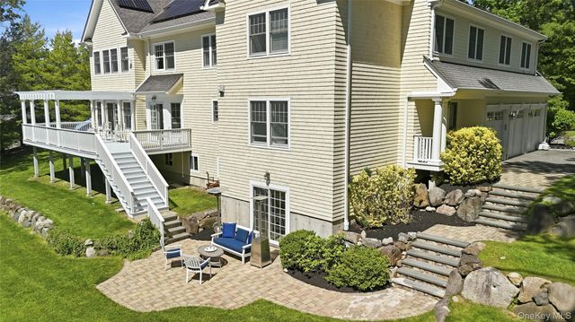 1330 Ridge Road, Laurel Hollow, NY 11791