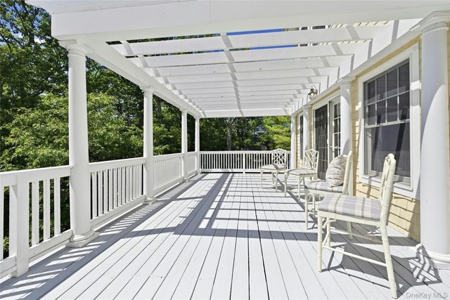 1330 Ridge Road, Laurel Hollow, NY 11791