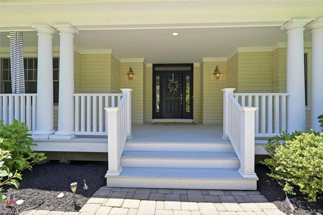 1330 Ridge Road, Laurel Hollow, NY 11791