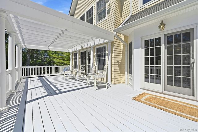 1330 Ridge Road, Laurel Hollow, NY 11791