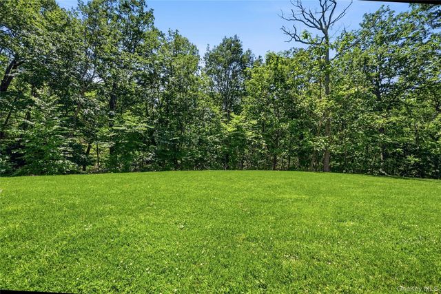 1330 Ridge Road, Laurel Hollow, NY 11791